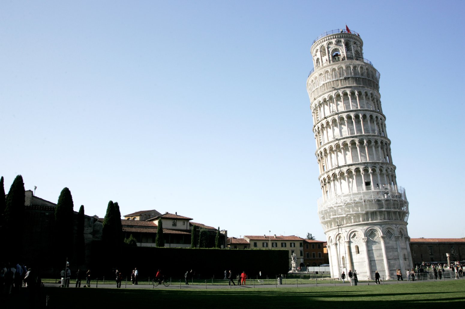 Torre inclinada de Pisa en la plaza de los Milagros