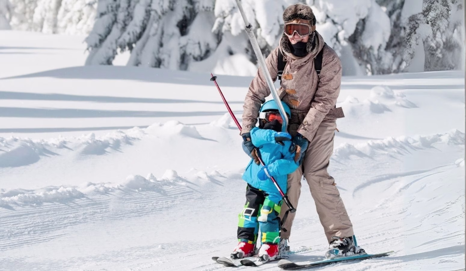 Accesorios esenciales para el frío extremo en Laponia: braga, gorro y gafas
