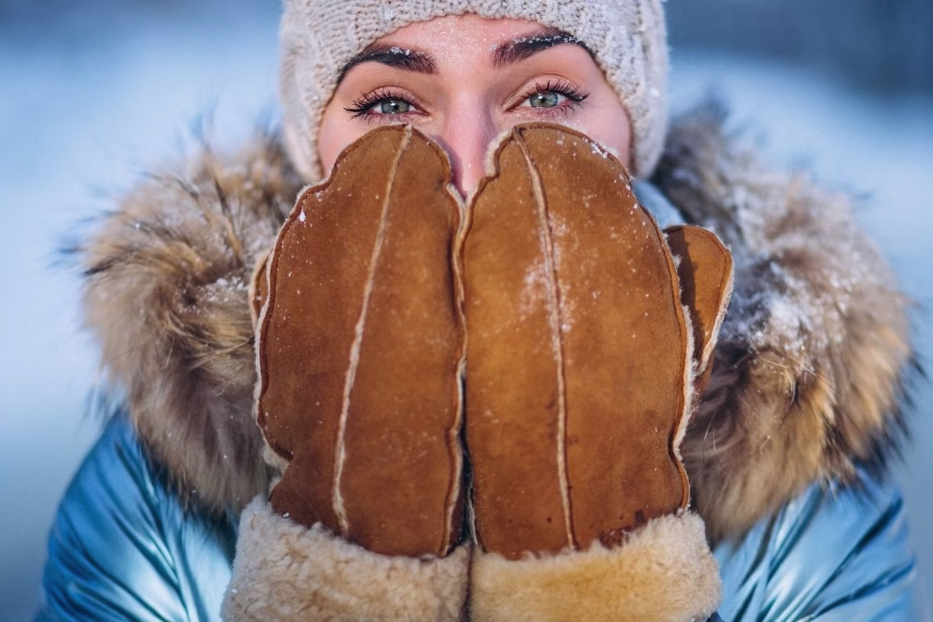 Accesorios esenciales para el frío extremo en Laponia: braga, gorro y gafas